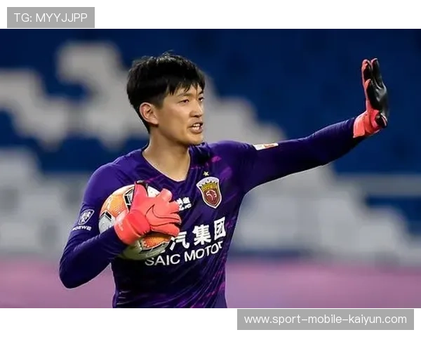 收官战雨幕中，颜骏凌扑救锁定冠军