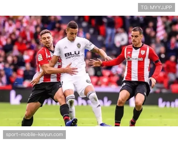 官方:毕尔巴鄂竞技与主帅巴尔韦德续约两年,俱乐部认可其战术体系的稳定性与青训融合。